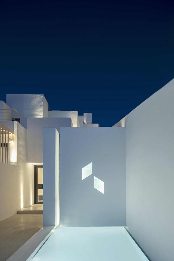 Cubic Mykonos Seafront Design Suites Орнос Экстерьер фото